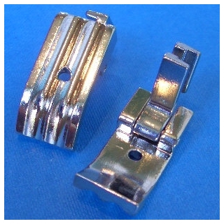 Sewing machine piping foot